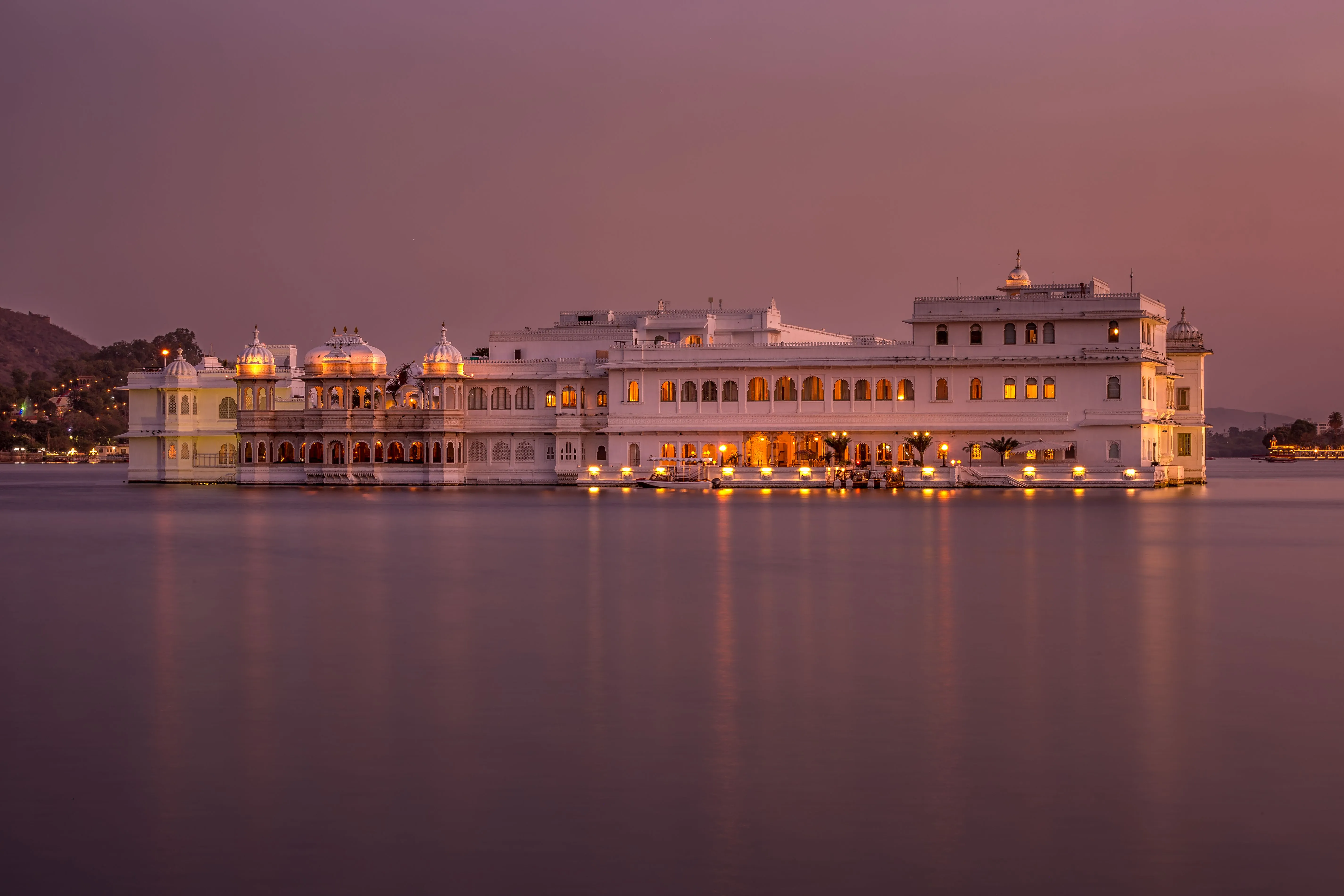Luxury palace hotel overlooking Lake Pichola in Udaipur, Rajasthan