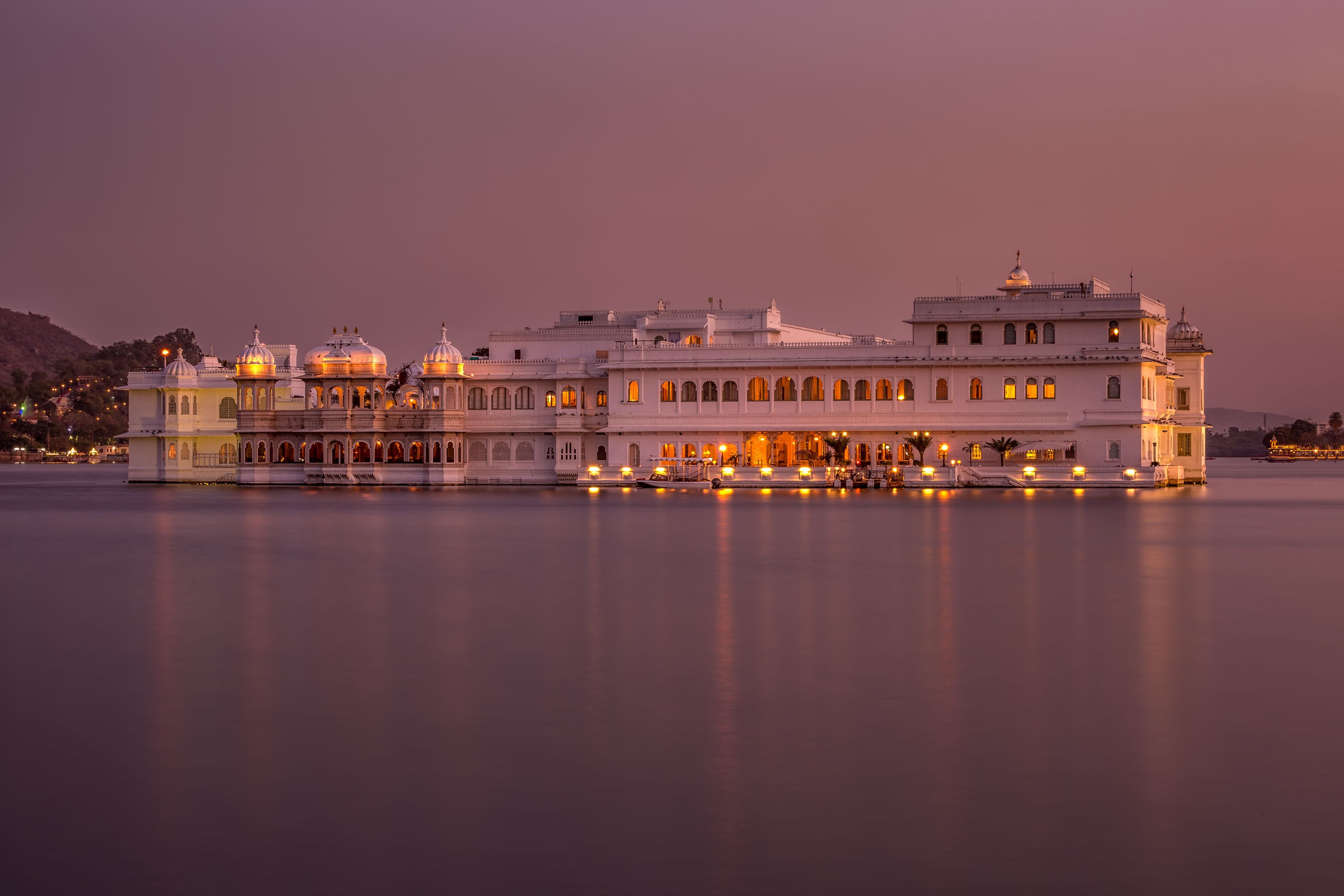 Luxury palace hotel overlooking Lake Pichola in Udaipur, Rajasthan